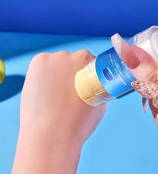 Dry and cracked heels, anti-crack cream, hand and foot hydration, moisturizing and moisturizing cream.