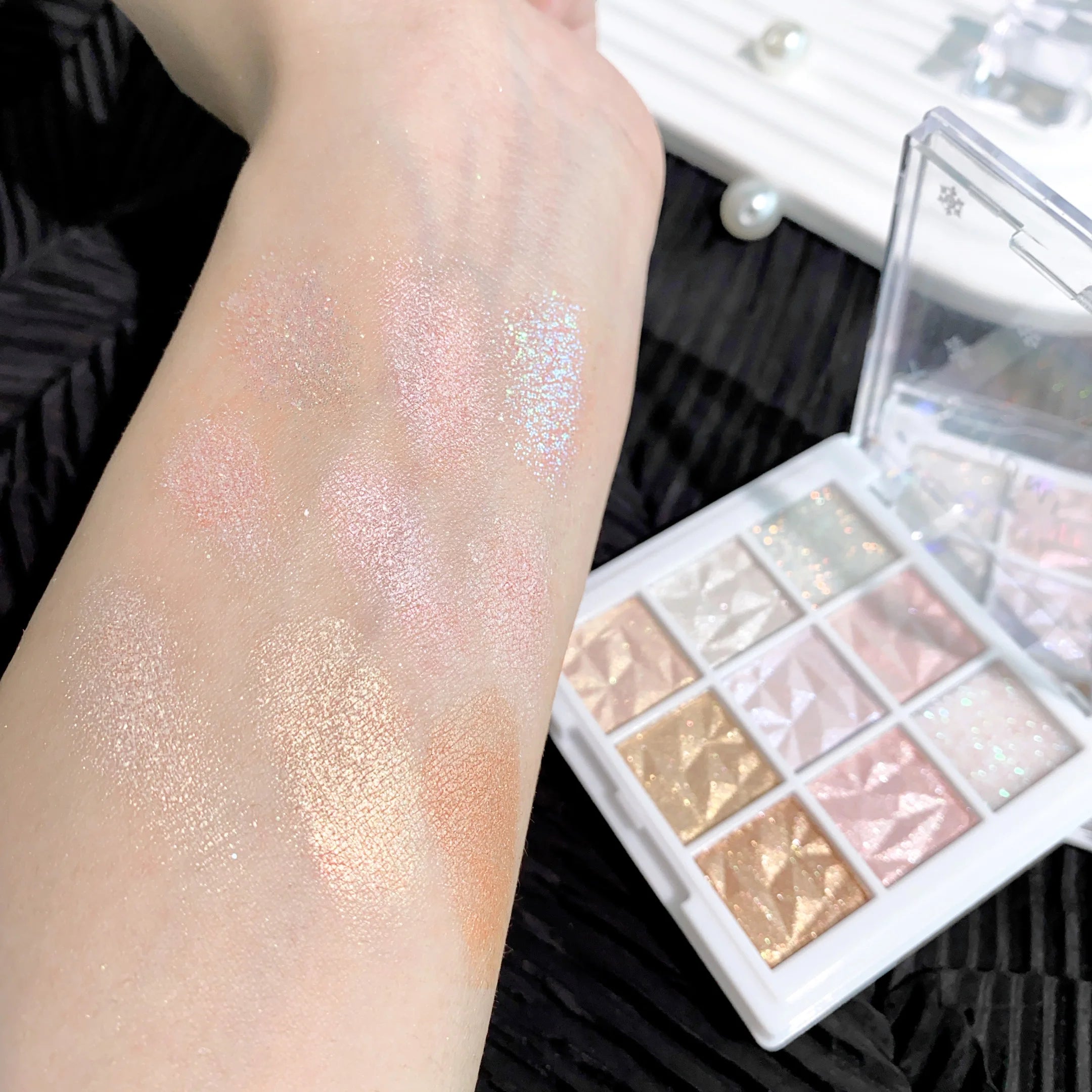 Christmas Snowflake 9-Color Eyeshadow Palette, Matte Shimmer Glitter, Waterproof Long-Lasting, Safe, Unisex, Holiday Makeup