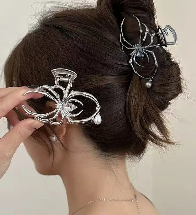 Women's Y2K Sweet Personalized Hair Clip Rhinestone Imitation Pearl Alloy Metal Skull Spider Claw Design for Daily Use