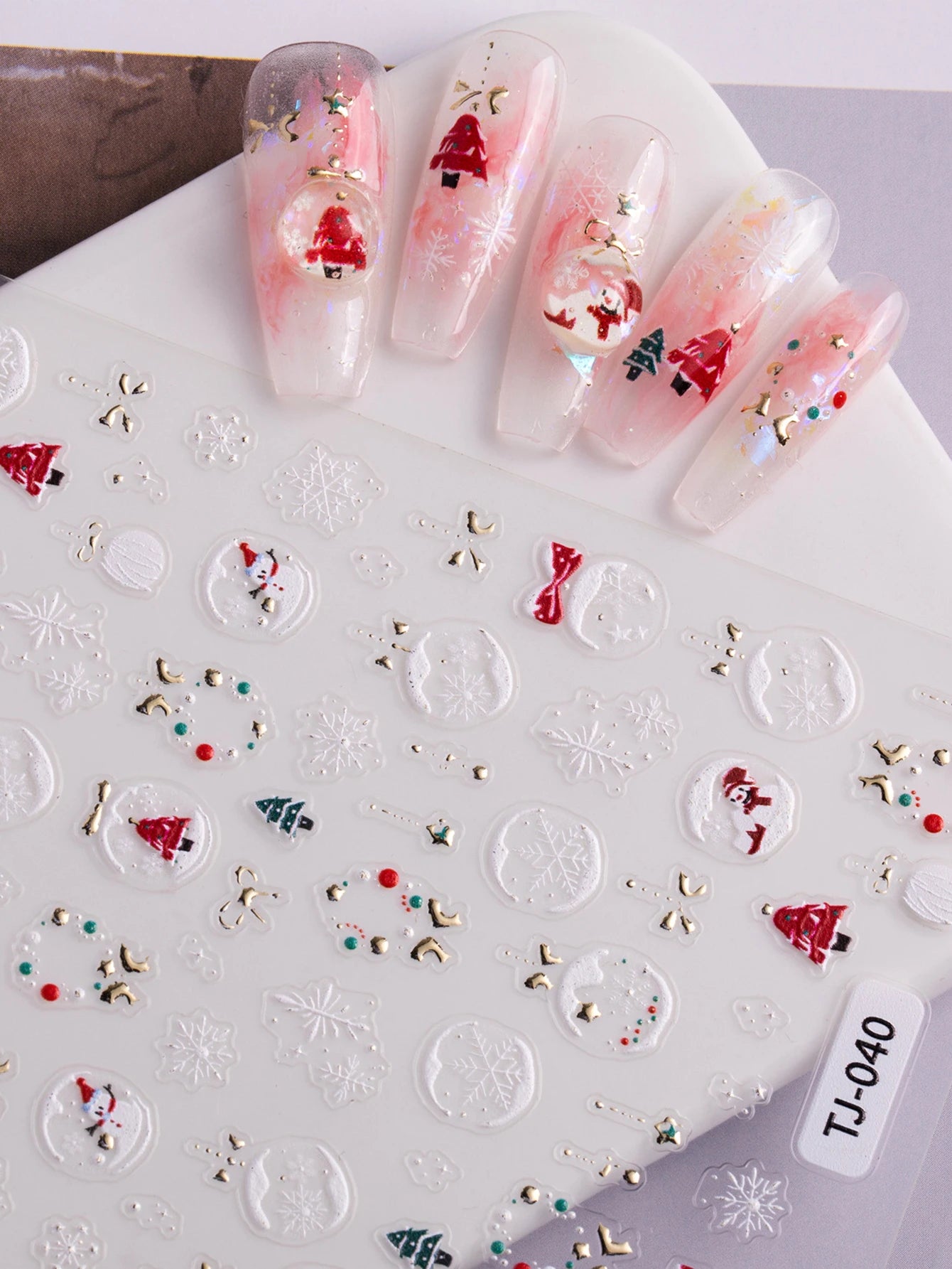 1/2pcs Winter Christmas Ball Snowflake Nail Stickers 5D Relief White Hollow Christmas Celebration Nail Stickers Decorations