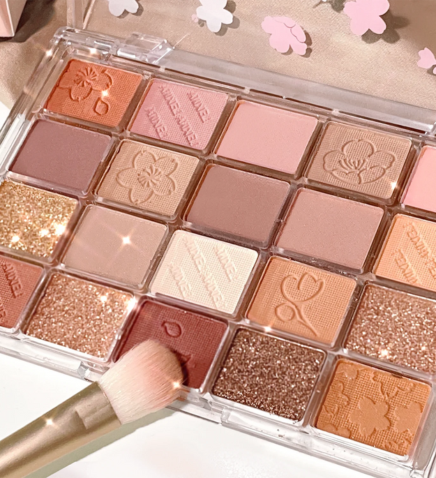 20-Color Eyeshadow Palette – Shimmer & Matte, Highly Pigmented, Blendable & Long-Lasting