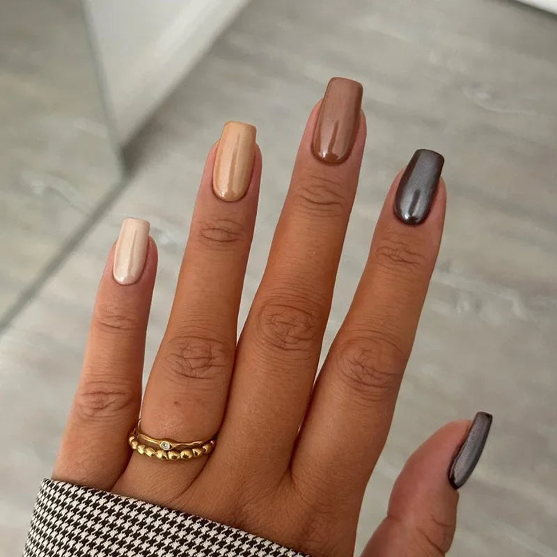 24Pcs Fashion Fake Nails Press on Short Square Head False Nail Art Black Starlit Sky Design Artifical Full Cover Nail Tips