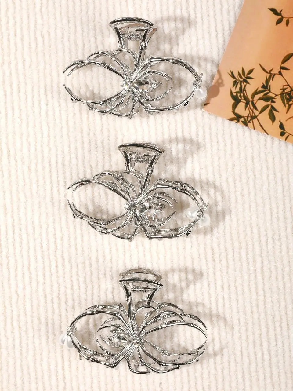 1Pcs Halloween Black Spider Hair Claw Clips with Pearl Charm Design,Metal Gothic Punk Hair Clips Strong Hold Hair Accessories - BlissFully