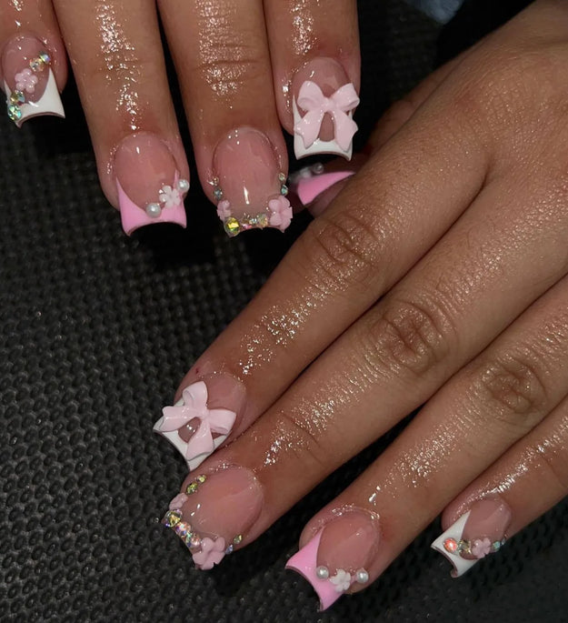 24Pcs French Pink Press on Nails Short Square Head Fake Nails with Flower Rhinestone Design Wearable Finished False Nail Tips