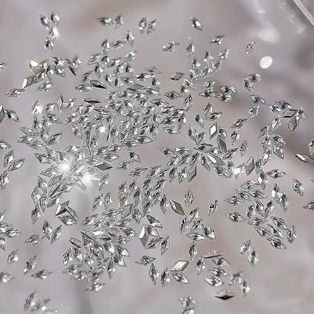 100pcs Shiny Zircon Rhinestones Nail Charms 1.5*3mm Mini Rhombic Nails Gemstones Flatback Nail Art Craft Diamonds Decoration GT5