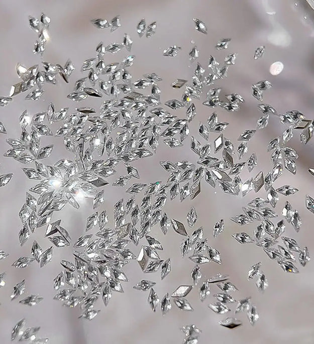 100pcs Shiny Zircon Rhinestones Nail Charms 1.5*3mm Mini Rhombic Nails Gemstones Flatback Nail Art Craft Diamonds Decoration GT5