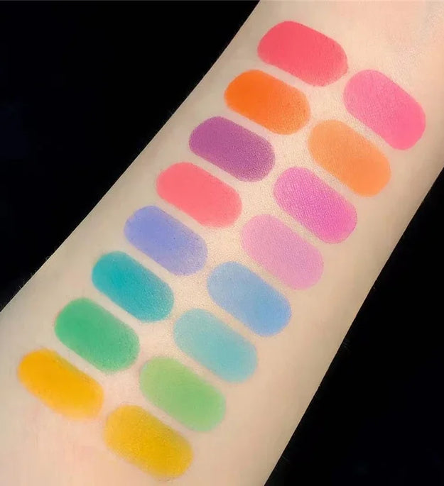 Miss Lara 16 Christmas Color Eye Shadow Palette Colorful Artist Shimmer Glitter Matte Pigmented Eyeshadow Eye Makeup Cosmetics