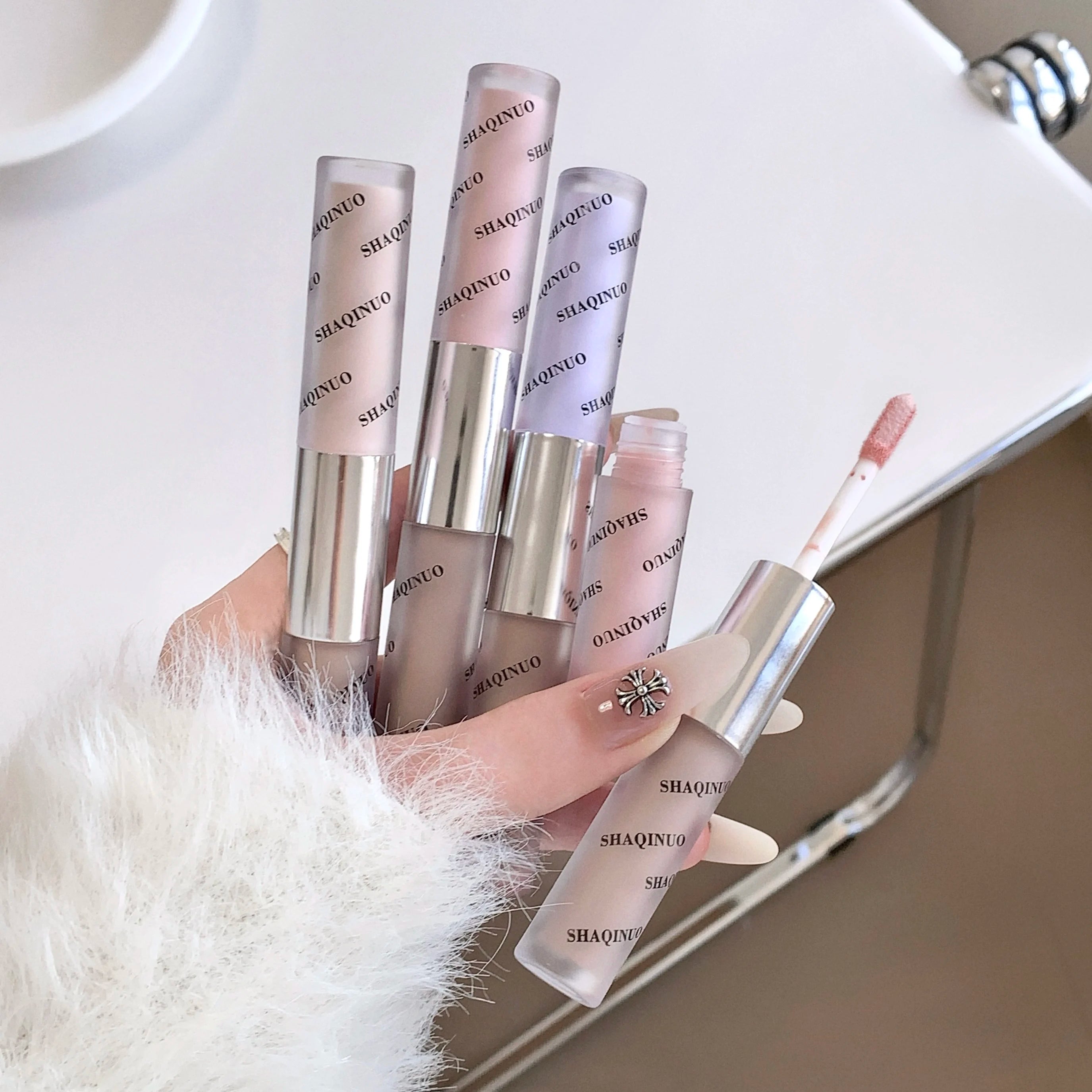 SHAQINUO Double-ended Liquid Contouring Highlighter And Shadower In One Create A Long-lasting Natural Contouring Stick